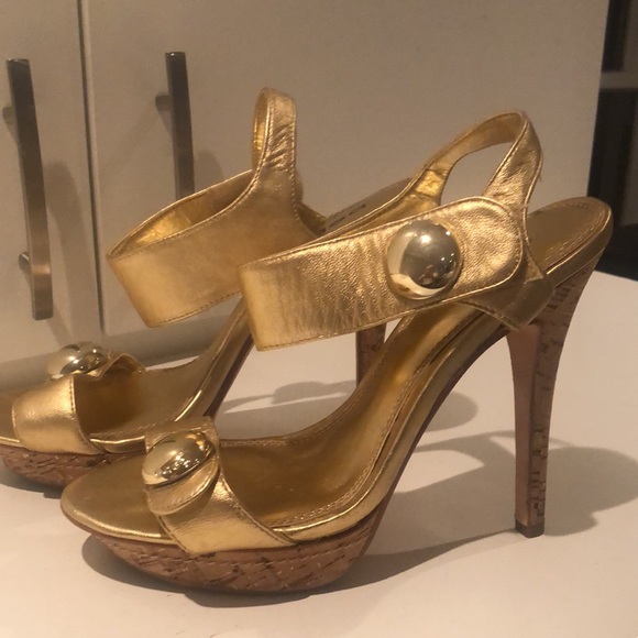 Worn only once , near perfect condition , gold - Picture 2 of 4